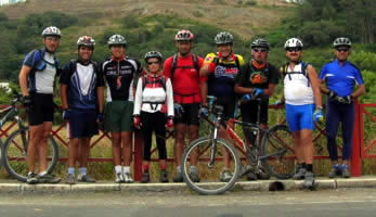 grupo de ciclistas no vale da cabrela