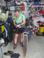 opera��o de tunning na bicicleta da Am�lia