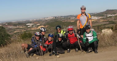 foto de grupo junto ao monte Rebolo
