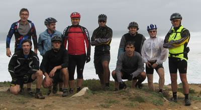 foto do grupo de ciclistas junto � praia das ma�as.
