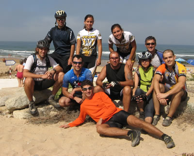 foto de grupo na praia do magoito