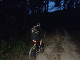 fotos diversas dos ciclistas � noite na serra de sintra