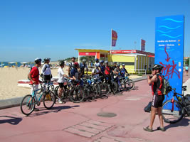 ciclista na praia de Oeiras